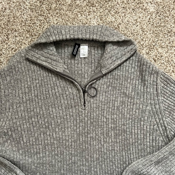 H&M 1/4 Zip Sweater - Picture 2 of 4